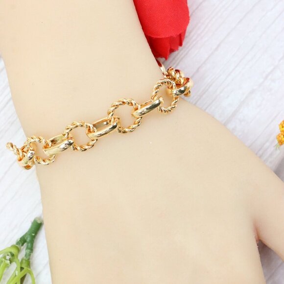 "Trendy Handmade Bracelet – A Thoughtful Gift for Girls & Women | UNVRC1593 - Picture 9 of 10